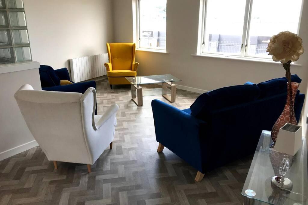 Stylish 3 Bed Apartment With Lough Atalia Views Galway Kültér fotó